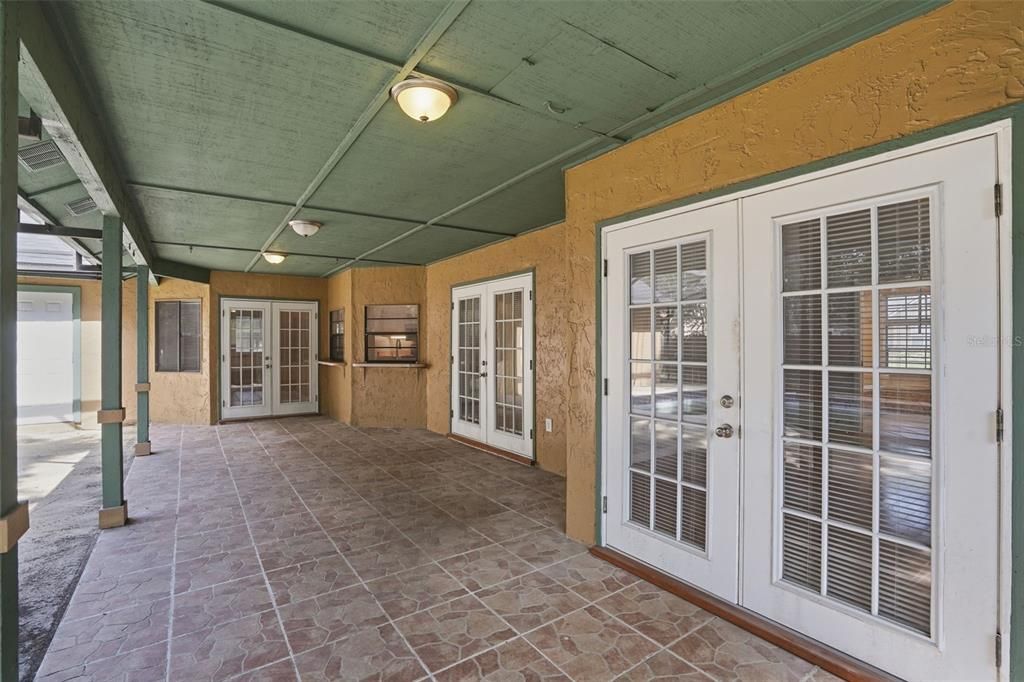 For Sale: $524,999 (4 beds, 2 baths, 1999 Square Feet)