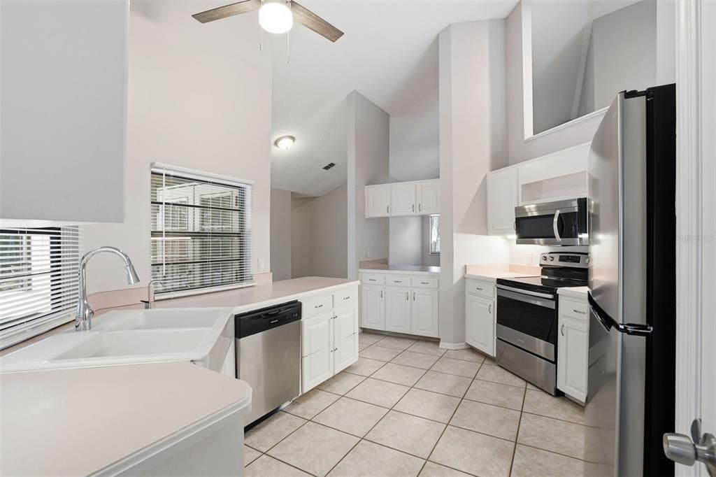 For Sale: $524,999 (4 beds, 2 baths, 1999 Square Feet)
