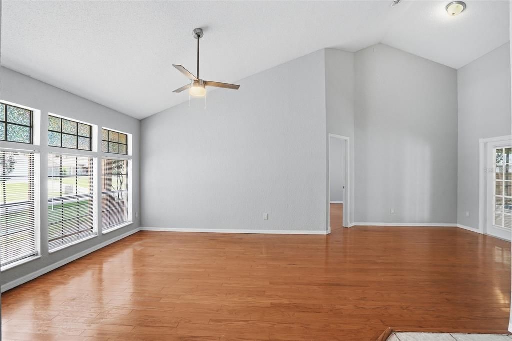 For Sale: $524,999 (4 beds, 2 baths, 1999 Square Feet)