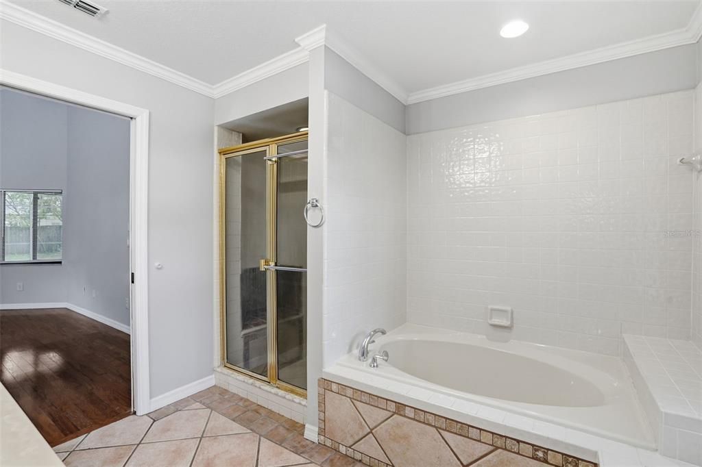For Sale: $524,999 (4 beds, 2 baths, 1999 Square Feet)