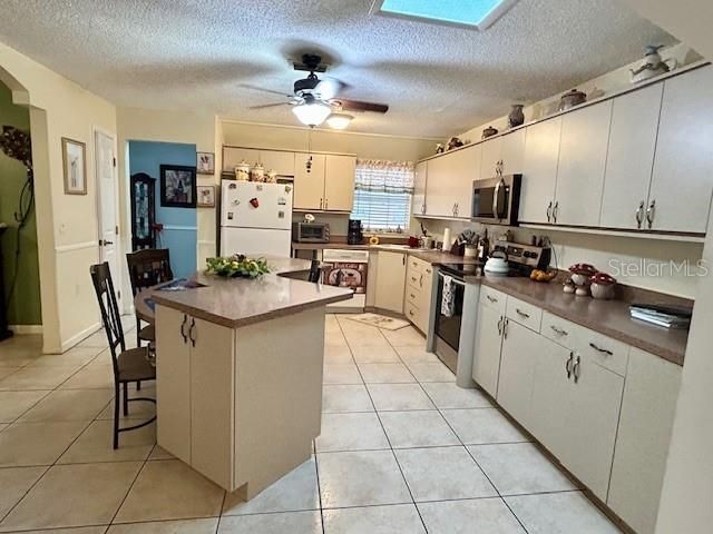 For Sale: $379,900 (3 beds, 2 baths, 1602 Square Feet)