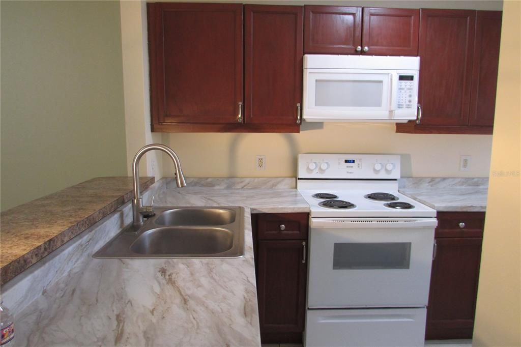 For Rent: $1,550 (2 beds, 2 baths, 990 Square Feet)