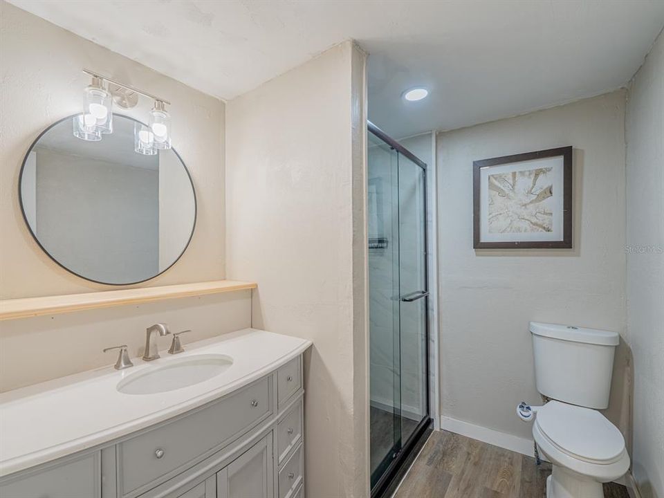 For Sale: $95,000 (2 beds, 1 baths, 720 Square Feet)