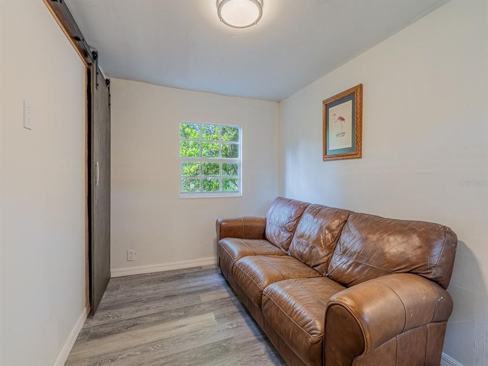For Sale: $95,000 (2 beds, 1 baths, 720 Square Feet)