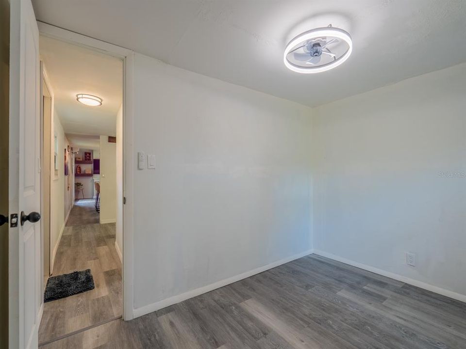 For Sale: $95,000 (2 beds, 1 baths, 720 Square Feet)