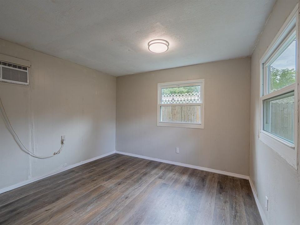 For Sale: $95,000 (2 beds, 1 baths, 720 Square Feet)