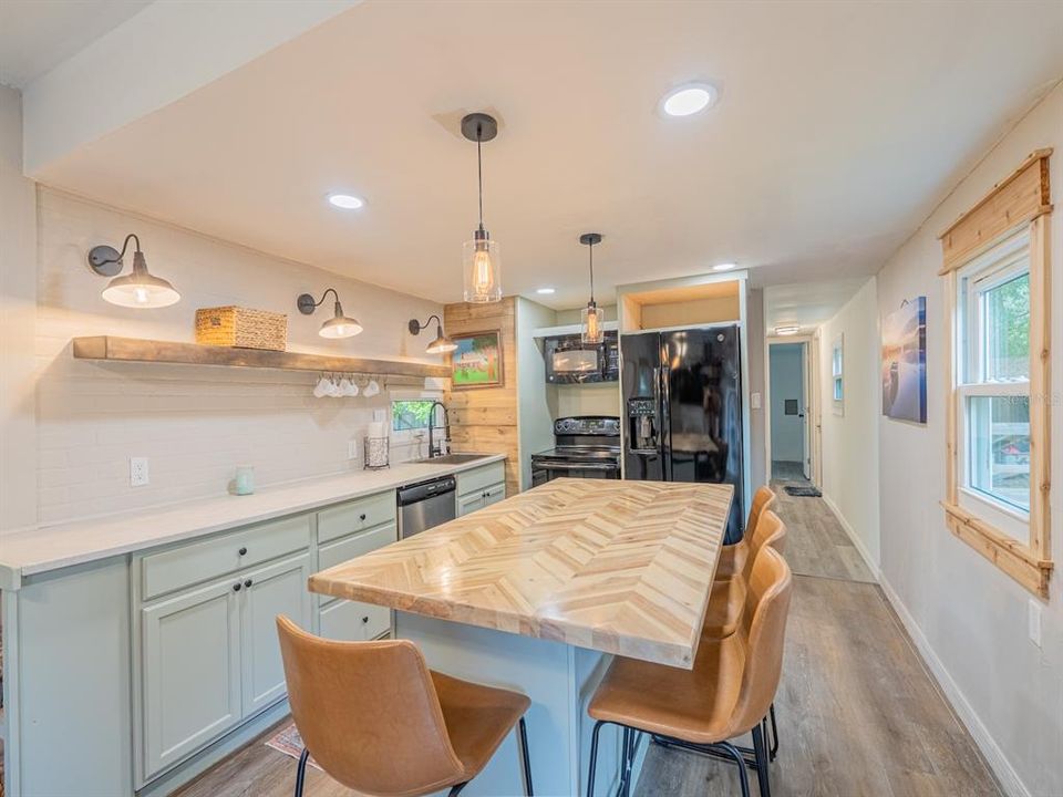 For Sale: $95,000 (2 beds, 1 baths, 720 Square Feet)