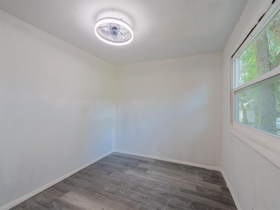 For Sale: $95,000 (2 beds, 1 baths, 720 Square Feet)