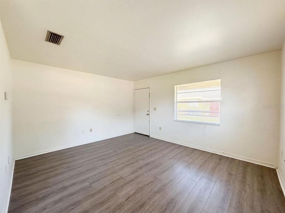 For Rent: $1,295 (2 beds, 1 baths, 985 Square Feet)
