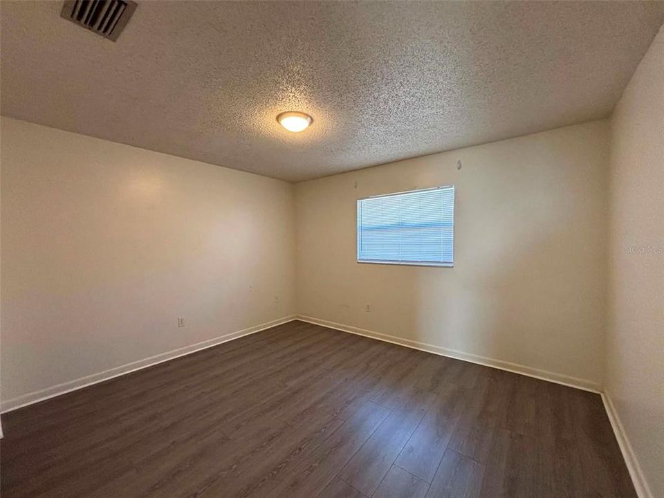 For Rent: $1,295 (2 beds, 1 baths, 985 Square Feet)