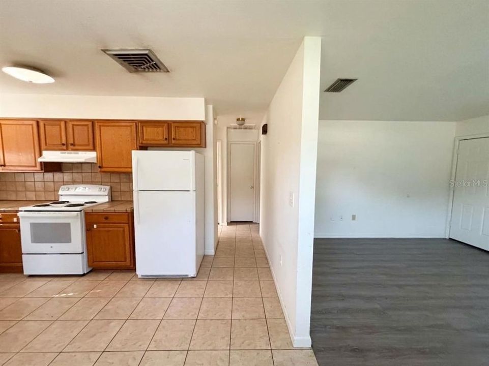 For Rent: $1,295 (2 beds, 1 baths, 985 Square Feet)