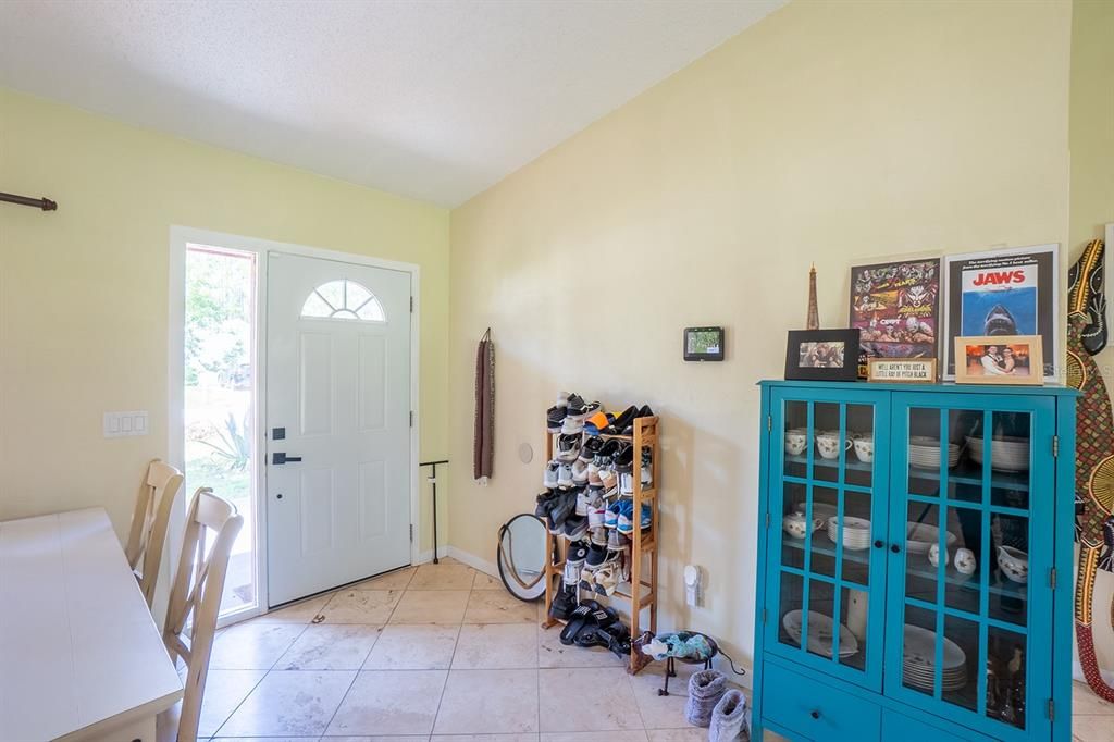 En Venta: $285,000 (3 camas, 2 baños, 1247 Pies cuadrados)