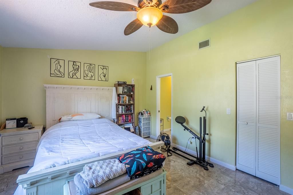 En Venta: $285,000 (3 camas, 2 baños, 1247 Pies cuadrados)