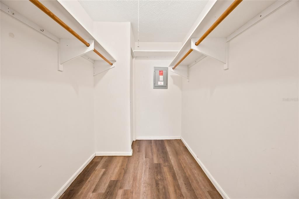 На продажу: $169,900 (2 спален, 2 ванн, 1304 Квадратных фут)