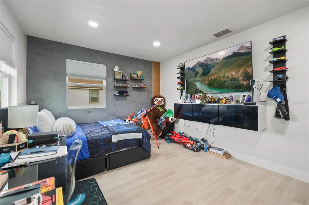 For Sale: $850,000 (3 beds, 2 baths, 2307 Square Feet)