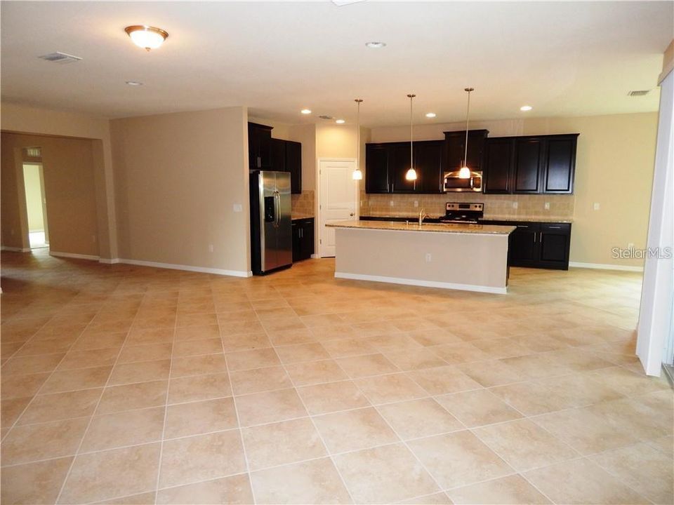 For Rent: $3,145 (4 beds, 3 baths, 2528 Square Feet)