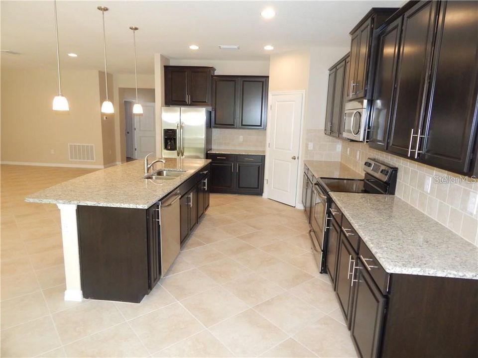 For Rent: $3,145 (4 beds, 3 baths, 2528 Square Feet)