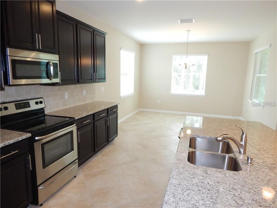 For Rent: $3,145 (4 beds, 3 baths, 2528 Square Feet)