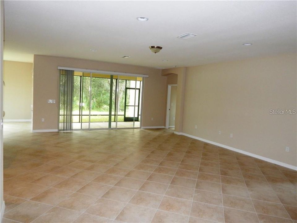 For Rent: $3,145 (4 beds, 3 baths, 2528 Square Feet)