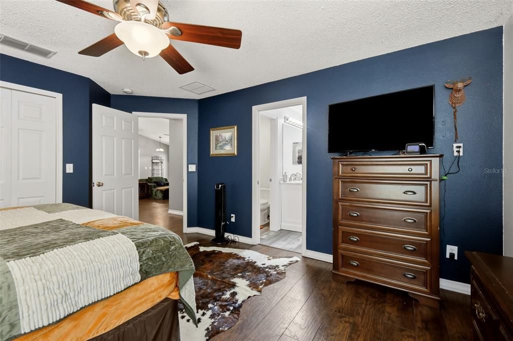 For Sale: $385,000 (3 beds, 2 baths, 1778 Square Feet)