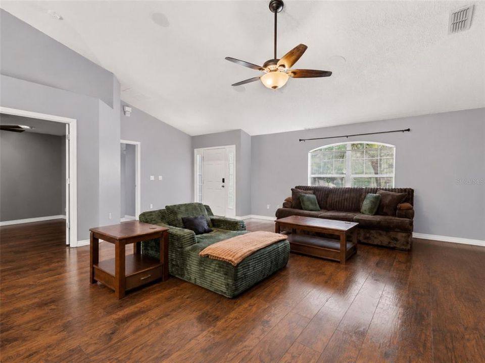 For Sale: $385,000 (3 beds, 2 baths, 1778 Square Feet)