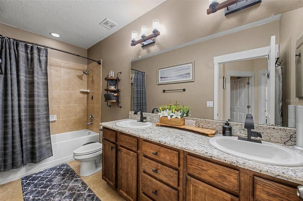 For Sale: $367,000 (4 beds, 2 baths, 2186 Square Feet)