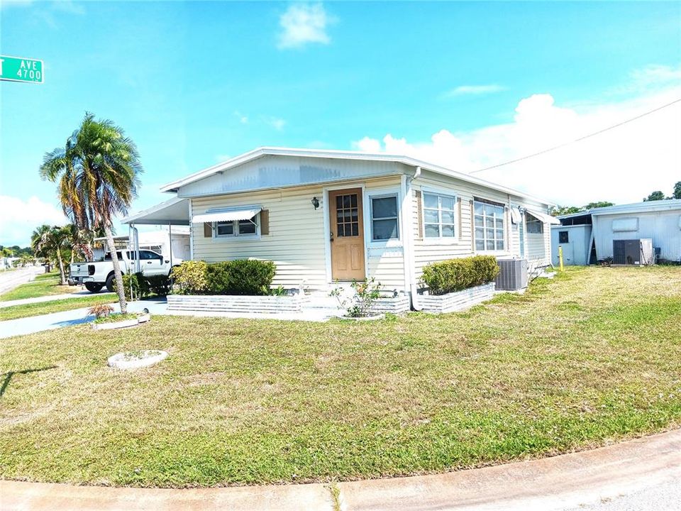 For Sale: $145,000 (2 beds, 1 baths, 940 Square Feet)