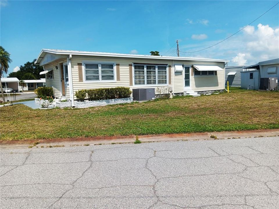 For Sale: $145,000 (2 beds, 1 baths, 940 Square Feet)
