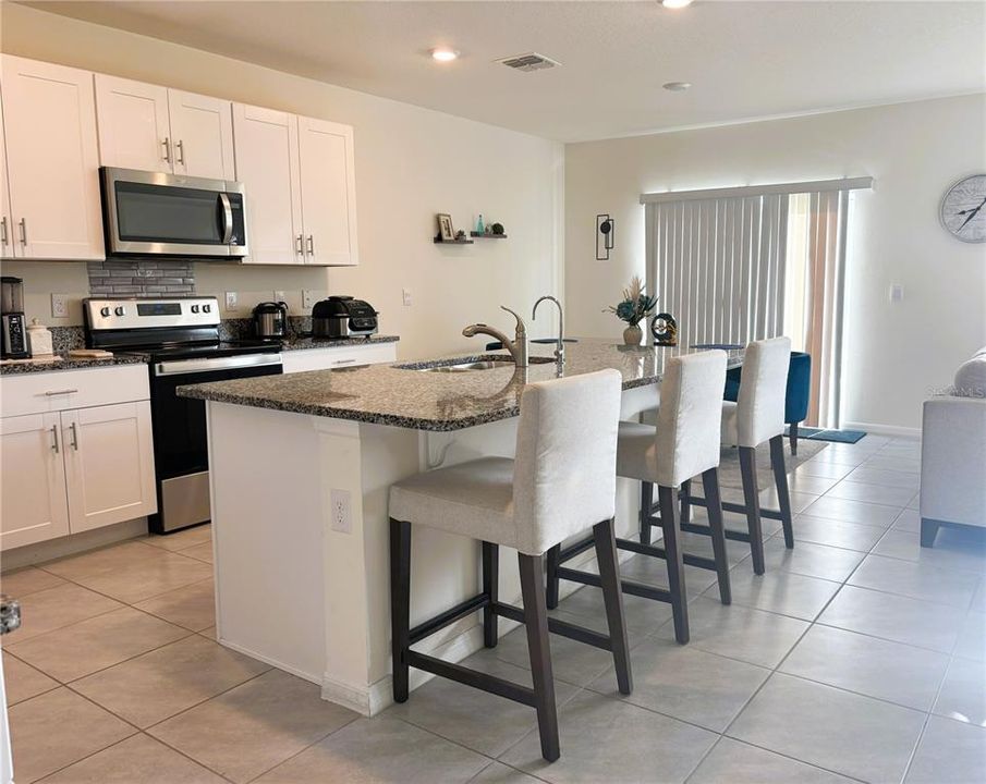 For Sale: $449,000 (5 beds, 3 baths, 2674 Square Feet)