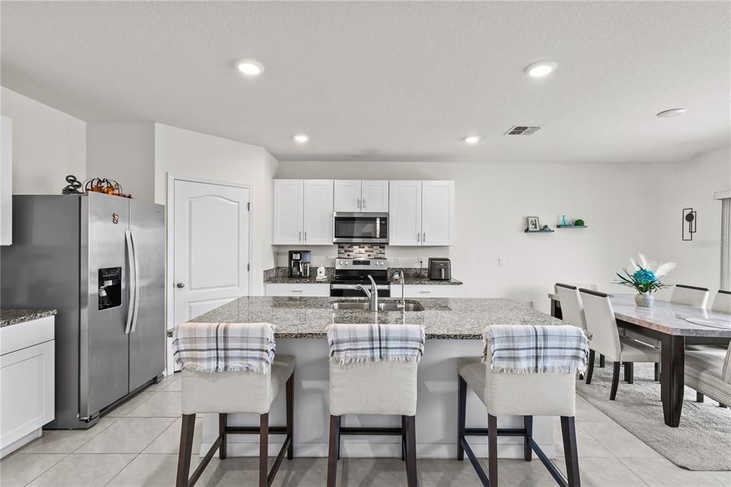 For Sale: $449,000 (5 beds, 3 baths, 2674 Square Feet)