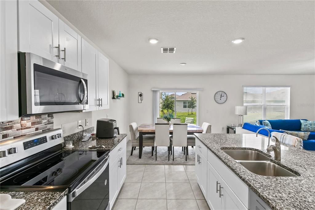 For Sale: $449,000 (5 beds, 3 baths, 2674 Square Feet)