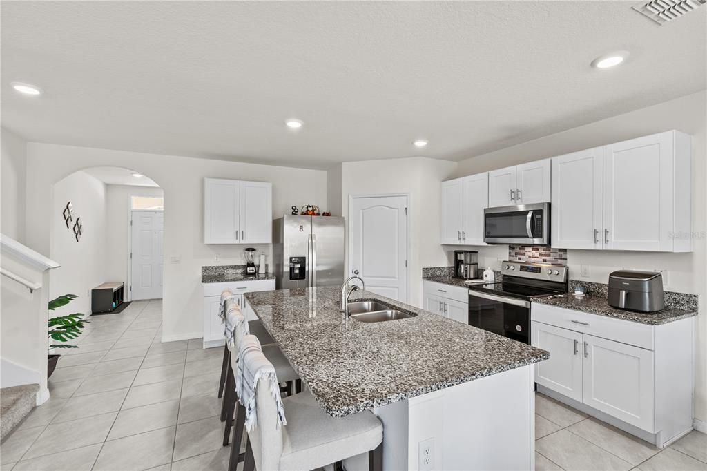 For Sale: $449,000 (5 beds, 3 baths, 2674 Square Feet)