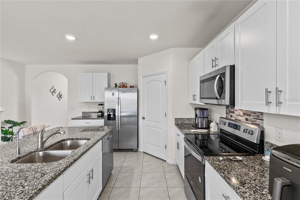 For Sale: $449,000 (5 beds, 3 baths, 2674 Square Feet)