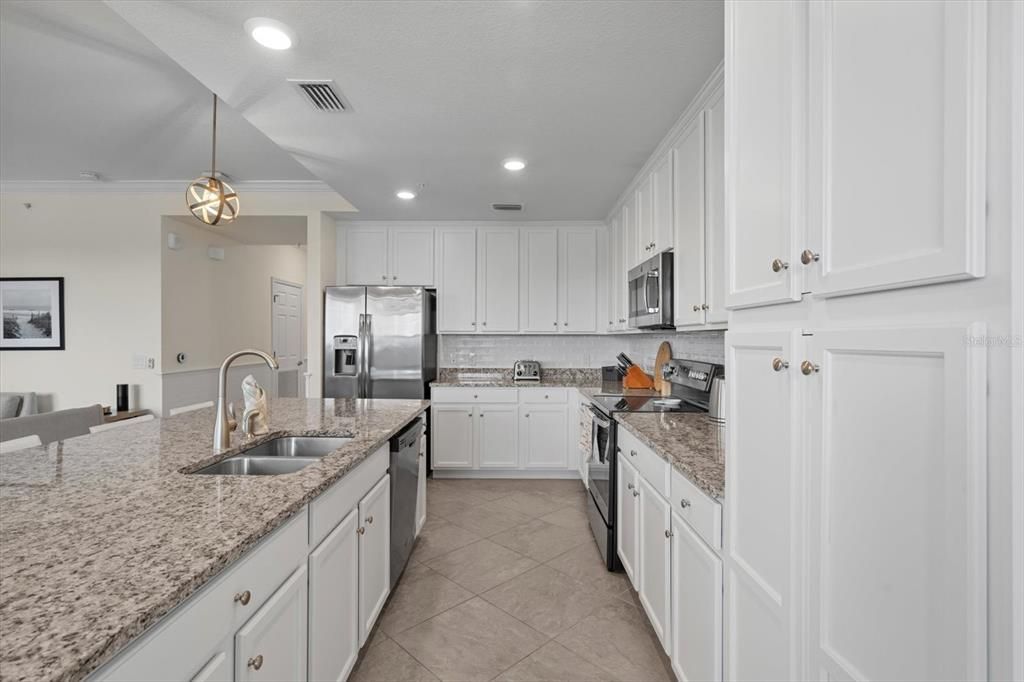 For Rent: $2,200 (2 beds, 2 baths, 1142 Square Feet)