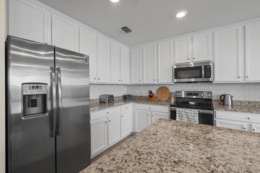 For Rent: $2,200 (2 beds, 2 baths, 1142 Square Feet)
