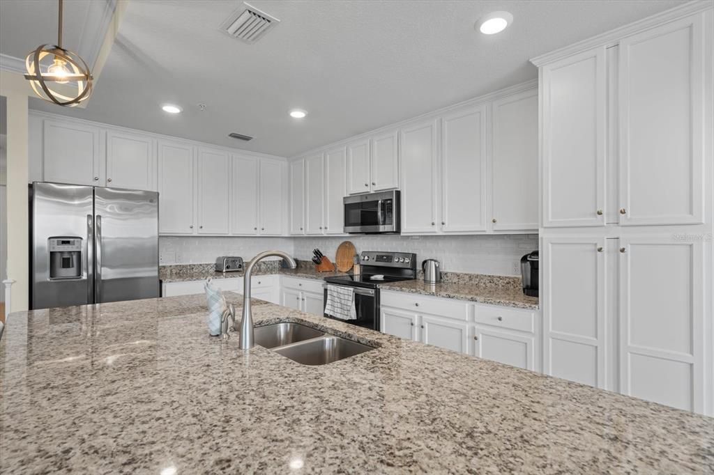 For Rent: $2,200 (2 beds, 2 baths, 1142 Square Feet)