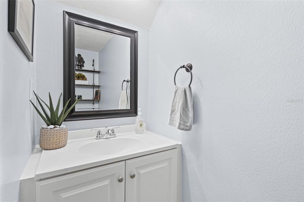 For Sale: $360,000 (2 beds, 1 baths, 1054 Square Feet)