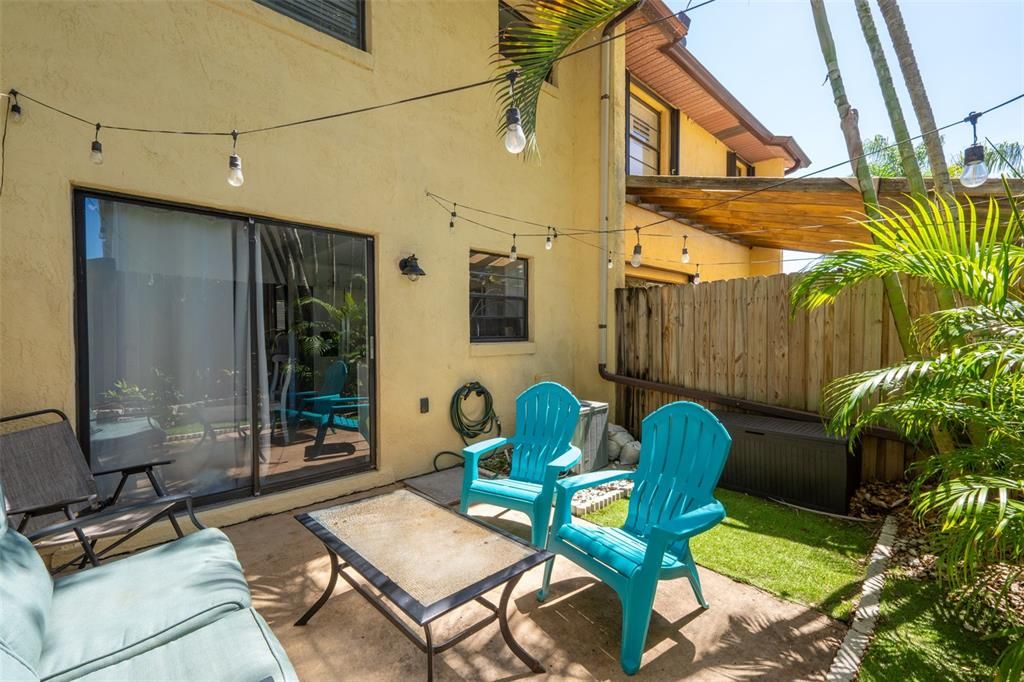 For Sale: $360,000 (2 beds, 1 baths, 1054 Square Feet)