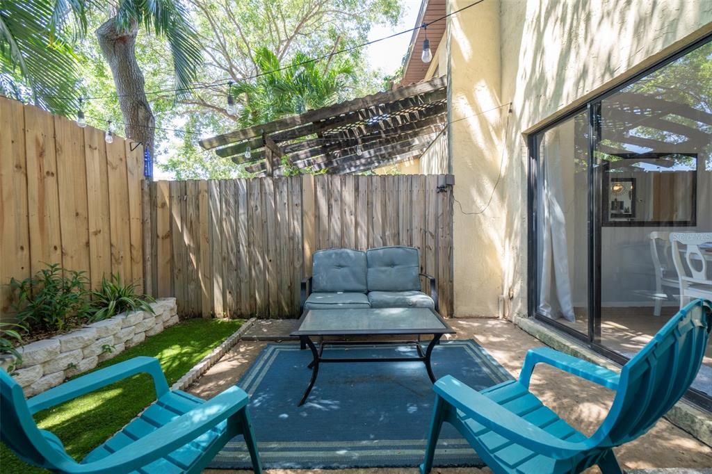 For Sale: $360,000 (2 beds, 1 baths, 1054 Square Feet)