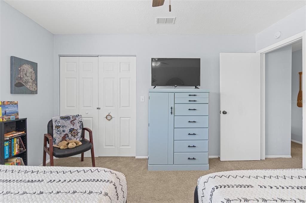 For Sale: $360,000 (2 beds, 1 baths, 1054 Square Feet)
