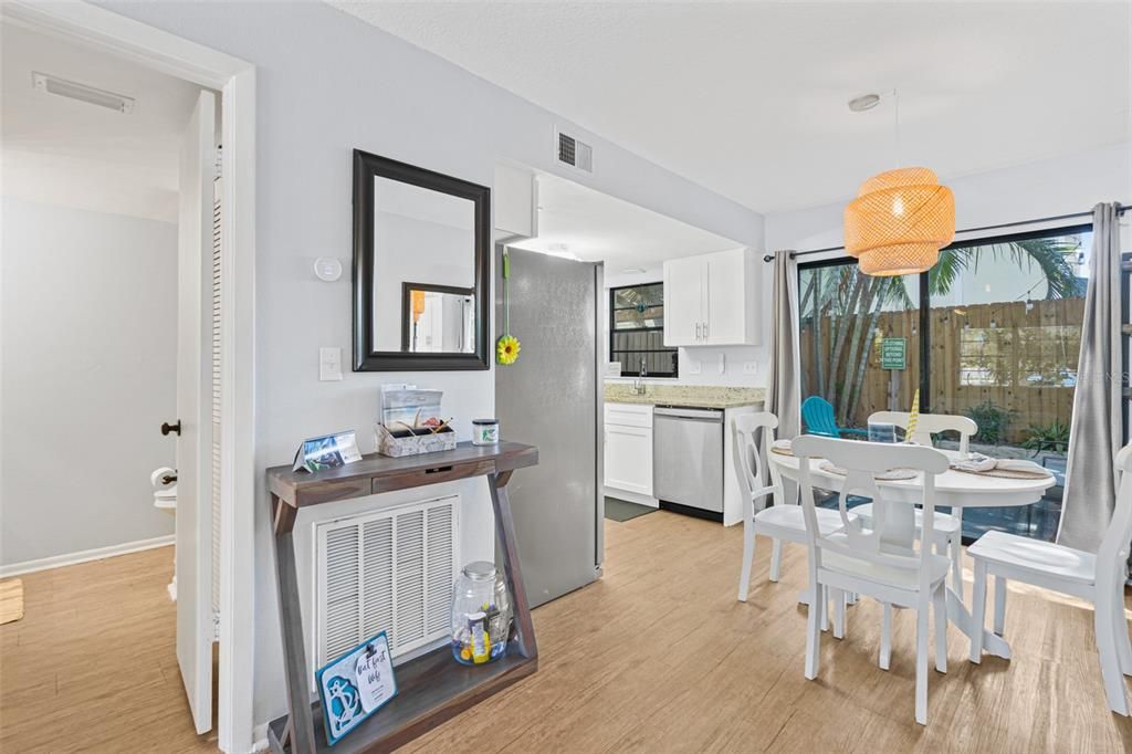 For Sale: $360,000 (2 beds, 1 baths, 1054 Square Feet)