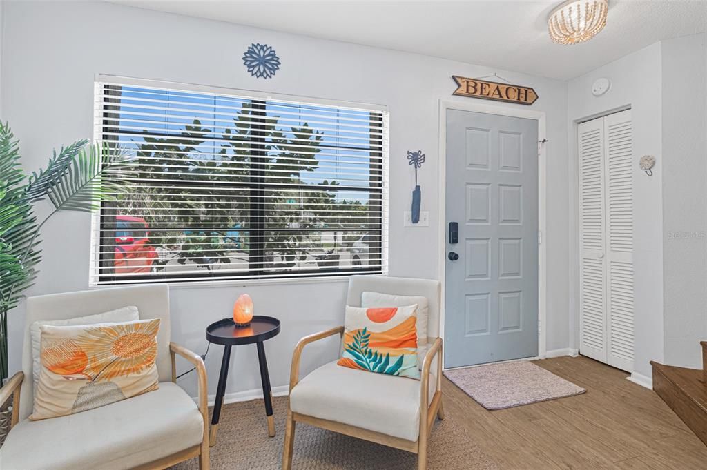 For Sale: $360,000 (2 beds, 1 baths, 1054 Square Feet)