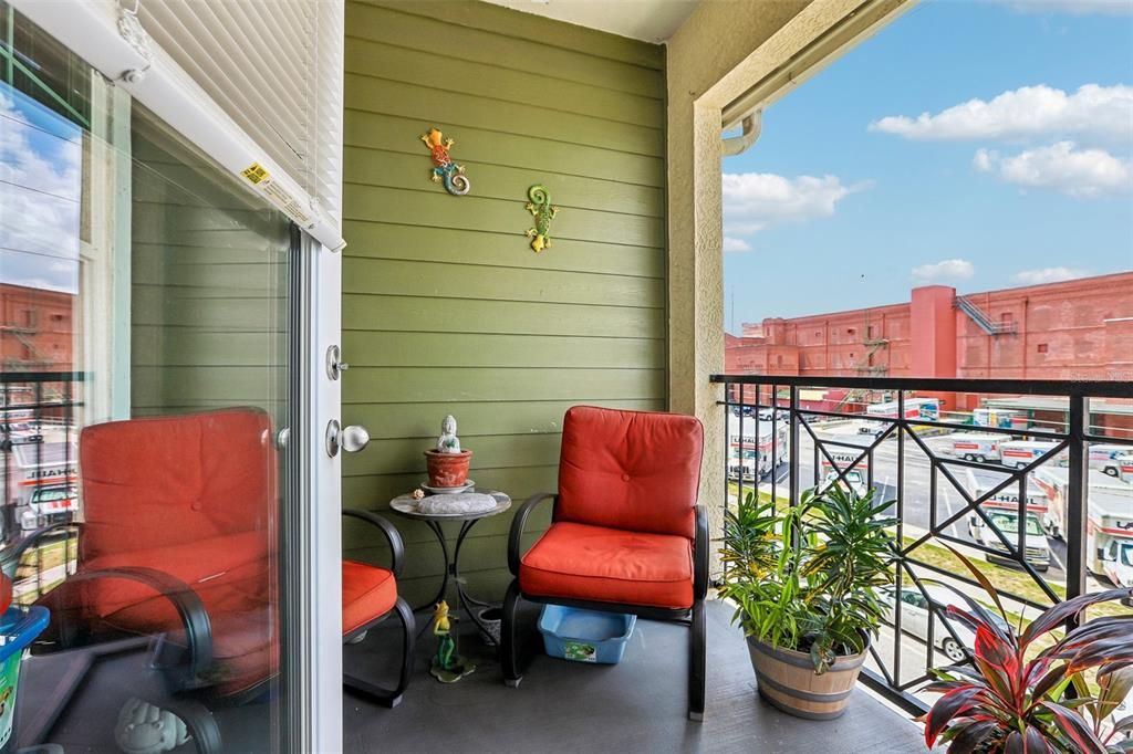 For Sale: $250,000 (2 beds, 2 baths, 1146 Square Feet)