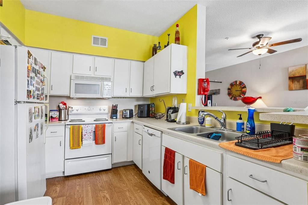 For Sale: $250,000 (2 beds, 2 baths, 1146 Square Feet)