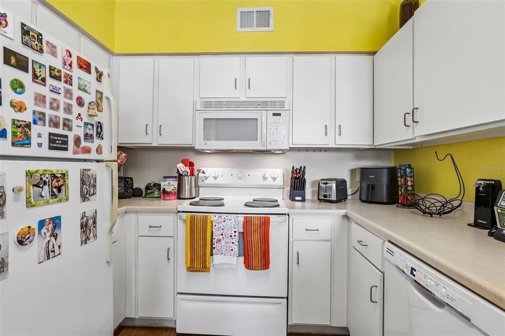 For Sale: $250,000 (2 beds, 2 baths, 1146 Square Feet)