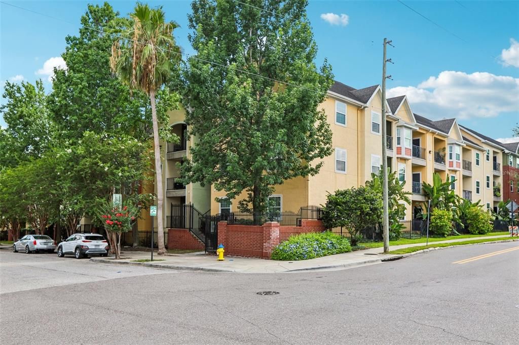 For Sale: $250,000 (2 beds, 2 baths, 1146 Square Feet)