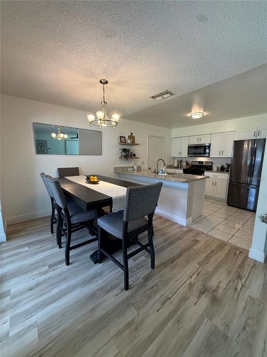 For Sale: $348,900 (2 beds, 2 baths, 1070 Square Feet)