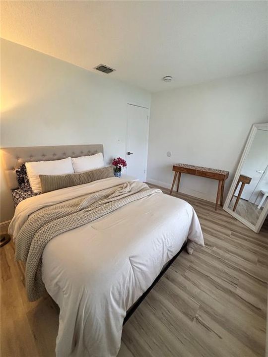 For Sale: $348,900 (2 beds, 2 baths, 1070 Square Feet)