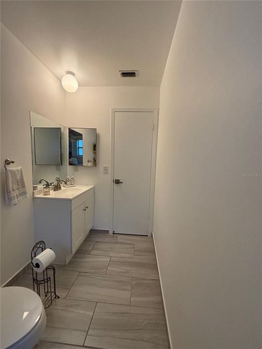 For Sale: $348,900 (2 beds, 2 baths, 1070 Square Feet)
