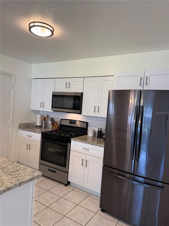 For Sale: $348,900 (2 beds, 2 baths, 1070 Square Feet)